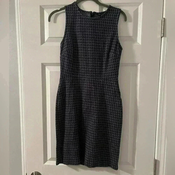 Banana Republic | Blue and Grey Houndstooth Patterned Sheath Dress | Size 4 - Picture 1 of 5